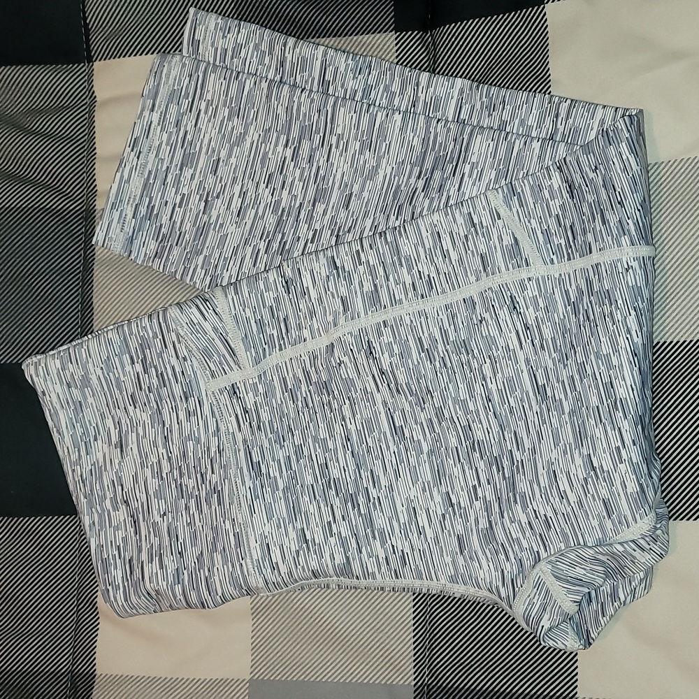 Zyia Capris - Picture 2 of 4